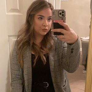 Meet your Posher, Julissa